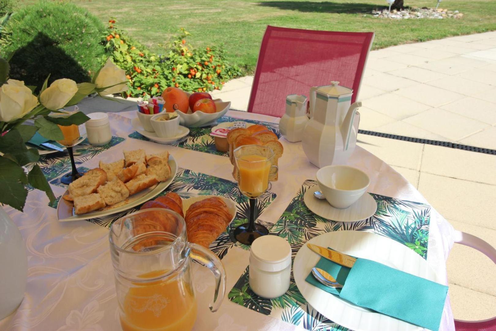 Bed and Breakfast Les Carpes A Limoges Exterior foto